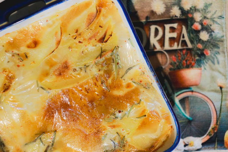 Mozzarella sticks with marinara sauce